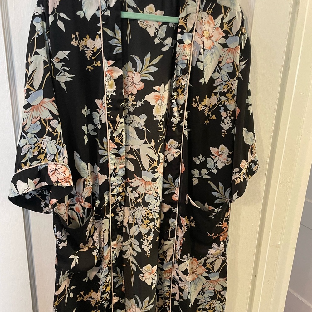 Bleuh Ciel Black Floral Kimono - Picture 3 of 3